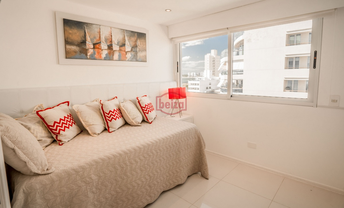 Apartamento ID.164287/Apartamento-de-3-dormitorios-y-dependencia-de-servicio-en-Punta-del-Este - Apartamento sobre el Puerto de Punta del  Este