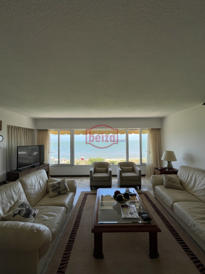Apartamento ID.166073/En-alquiler-apartamento-de-3-dormitorios-con-amenities-y-vista-a-la-isla-y-los-dedos-garage-en-subsuelo-lavadero-mucama-piscina - Mansa frente al mar de 3 dormitorios y dependencia y parrillero