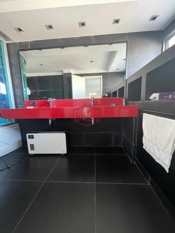 Apartamento ID.165286/Alquiler-de-apartamento-de-tres-dormitorios-y-dependencia-en-Punta-del-Este - Pent house en venta