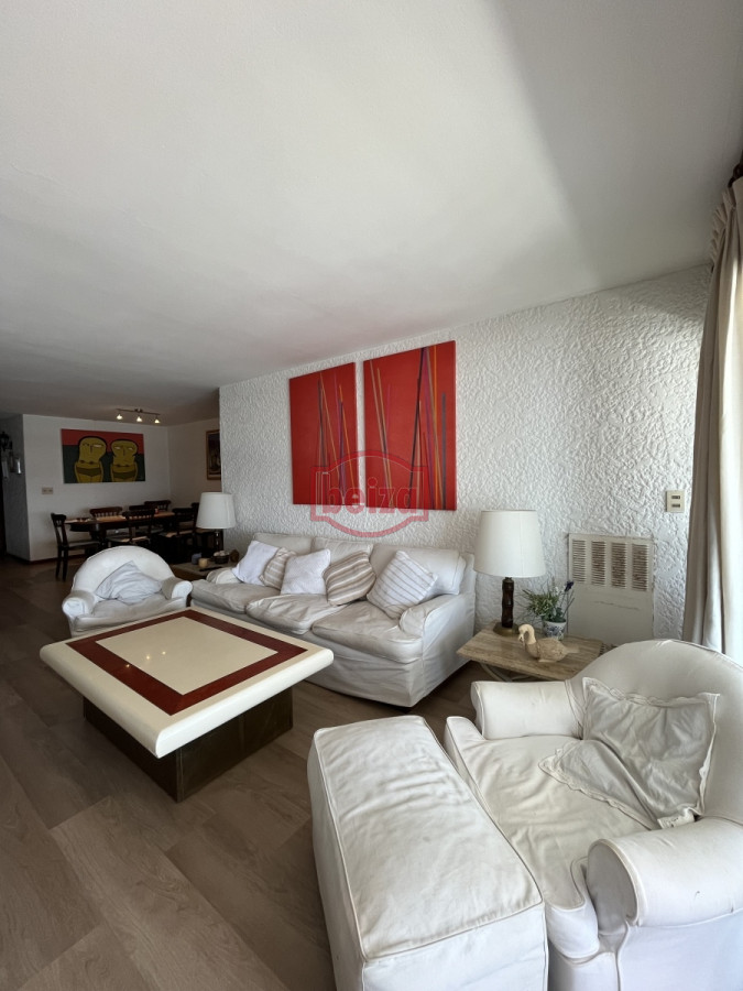 Apartamento ID.10400/Oportunidad-Cómodo-Apto-2-Dormitorios-En-Gorlero - Apartamento de 3 dormitorios en el Puerto