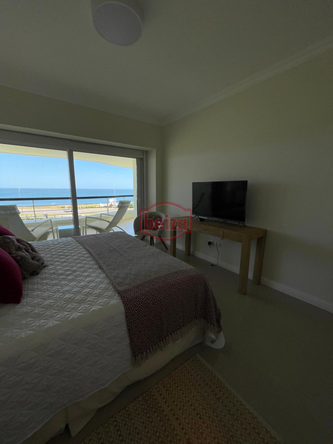 Apartamento ID.166729/Gran-Oportunidad-de-venta,-en-la-zona-del-Puerto-de-Punta-del-Este. - Venta de Penthouse 3 DORMITORIOS con vista al mar