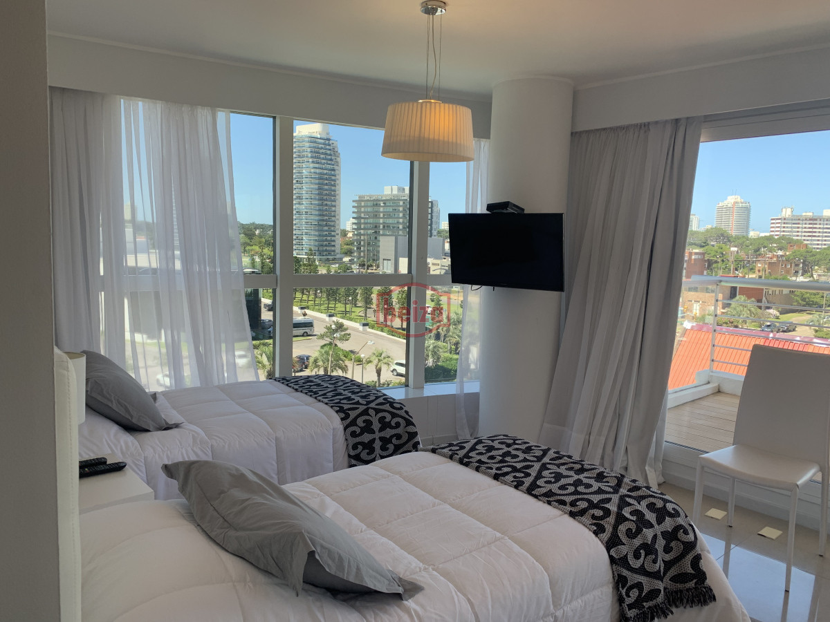 Apartamento ID.166885 - Venta apartamento 3 dormitorios mas servicio playa mansa