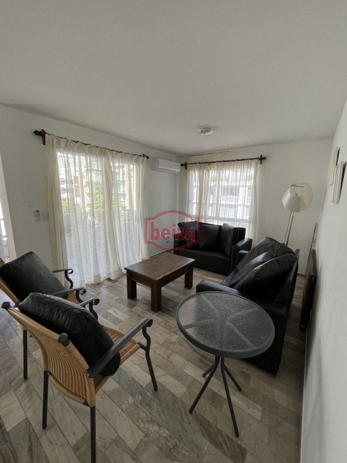 Apartamento ID.10563/Alquiler-anual-con-excelentes-amenities-y-garage-para-2-personas - Cerca del Puerto - Amplia terraza