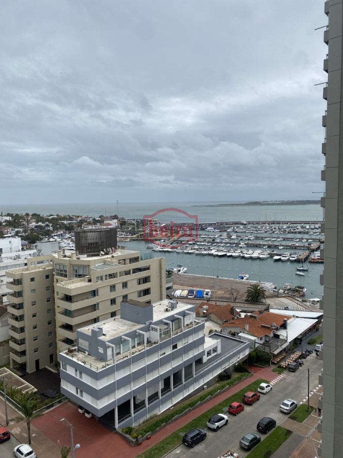 Apartamento ID.165347/-Apartamento-en-venta-frente-al-mar-Punta-del-Este - puerto alquiler 3 dormitorios y dependencia de servicio