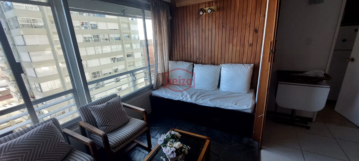 Apartamento ID.10757/Oportunidad-de-inversión-en-Punta-del-Este - A pasos del Puerto con buena vista a la Brava y a la Isla de lobos