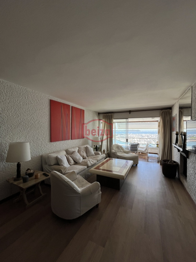 Apartamento ID.10400/Oportunidad-Cómodo-Apto-2-Dormitorios-En-Gorlero - Apartamento de 3 dormitorios en el Puerto