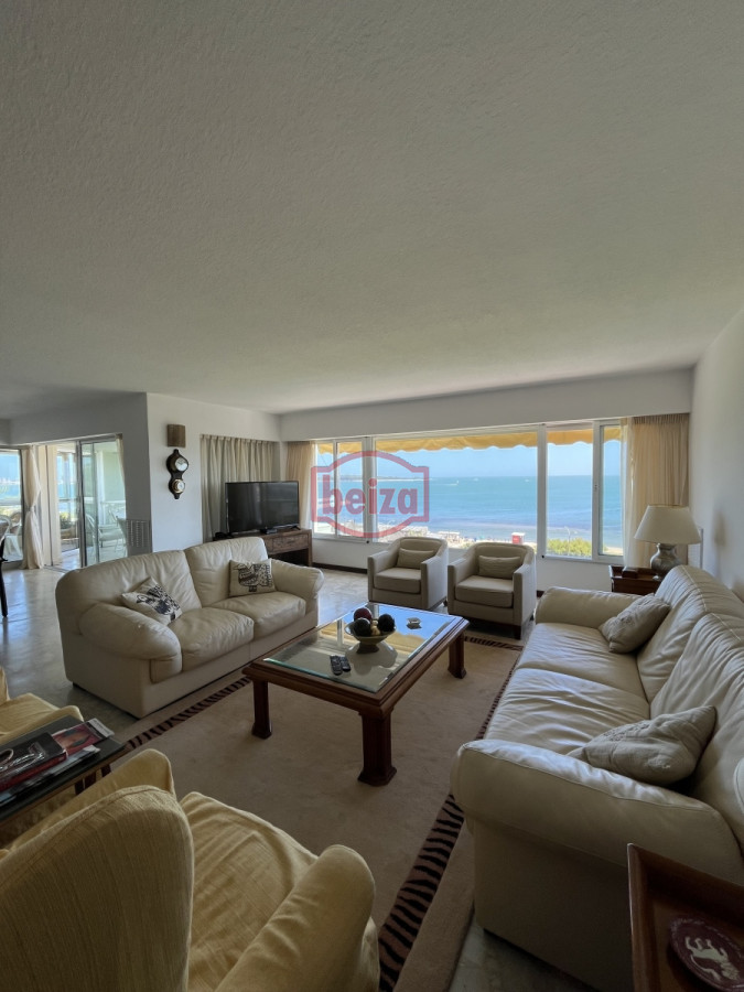 Apartamento ID.166073/En-alquiler-apartamento-de-3-dormitorios-con-amenities-y-vista-a-la-isla-y-los-dedos-garage-en-subsuelo-lavadero-mucama-piscina - Mansa frente al mar de 3 dormitorios y dependencia y parrillero