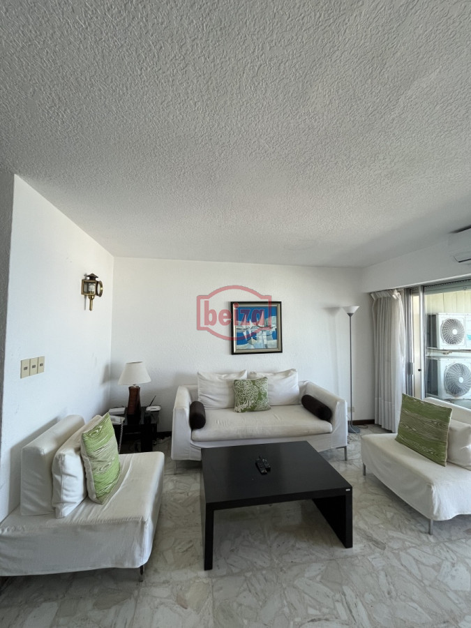 Apartamento ID.20227/Apartamentos-en-Alquiler--Beiza-Propiedades - Playa Mansa - Frente al mar - Muy completo en servicios