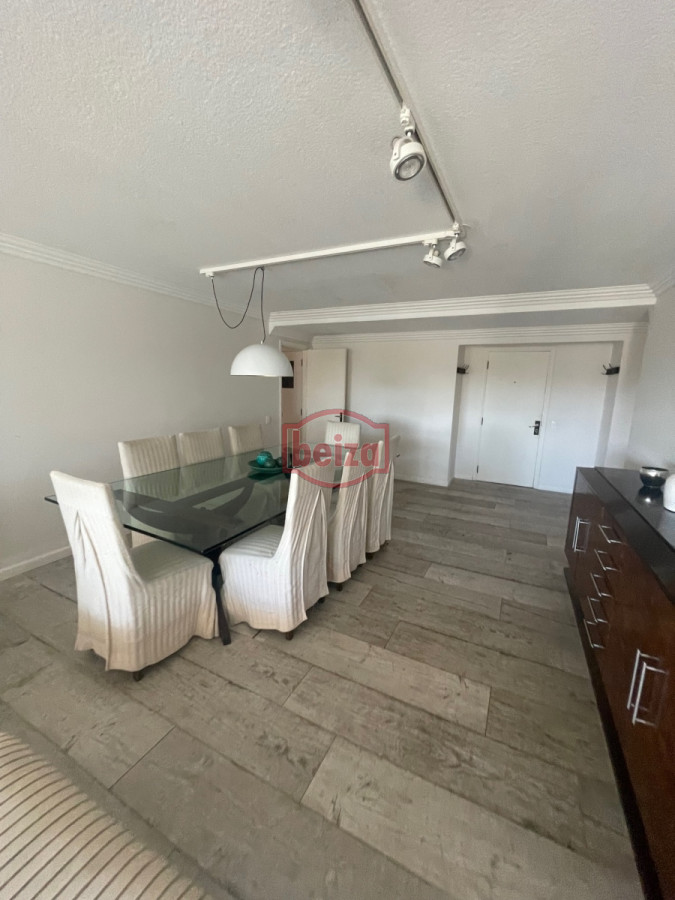 Apartamento ID.165432/Venta-de-apartamento-de-dos-dormitorios-en-Punta-del-Este - Venta apartamento 3 dormitorios más dependencia reciclado a nuevo