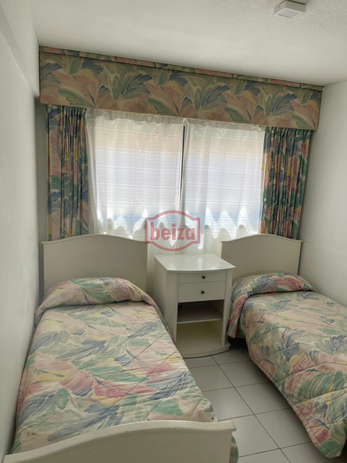 Apartamento ID.166779/Apartamentos-en-Venta--Beiza-Propiedades - VENTA Apartamento frente al Mar