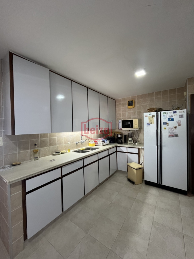 Apartamento ID.166073/En-alquiler-apartamento-de-3-dormitorios-con-amenities-y-vista-a-la-isla-y-los-dedos-garage-en-subsuelo-lavadero-mucama-piscina - Mansa frente al mar de 3 dormitorios y dependencia y parrillero