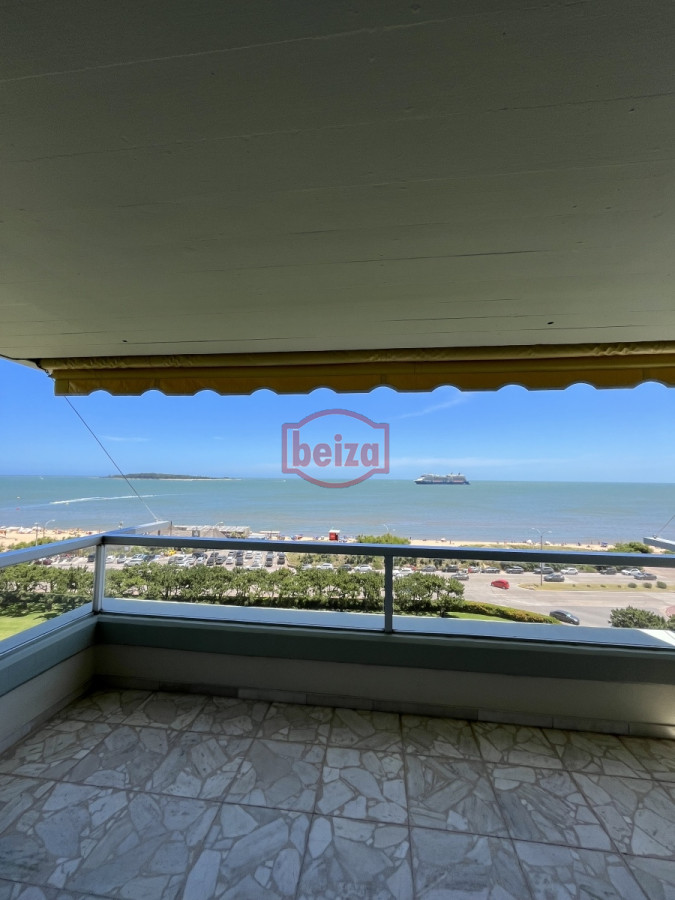 Apartamento ID.166073/En-alquiler-apartamento-de-3-dormitorios-con-amenities-y-vista-a-la-isla-y-los-dedos-garage-en-subsuelo-lavadero-mucama-piscina - Mansa frente al mar de 3 dormitorios y dependencia y parrillero