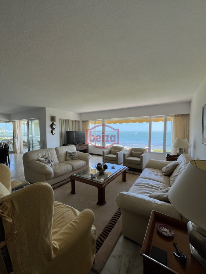 Apartamento ID.166073/En-alquiler-apartamento-de-3-dormitorios-con-amenities-y-vista-a-la-isla-y-los-dedos-garage-en-subsuelo-lavadero-mucama-piscina - Mansa frente al mar de 3 dormitorios y dependencia y parrillero