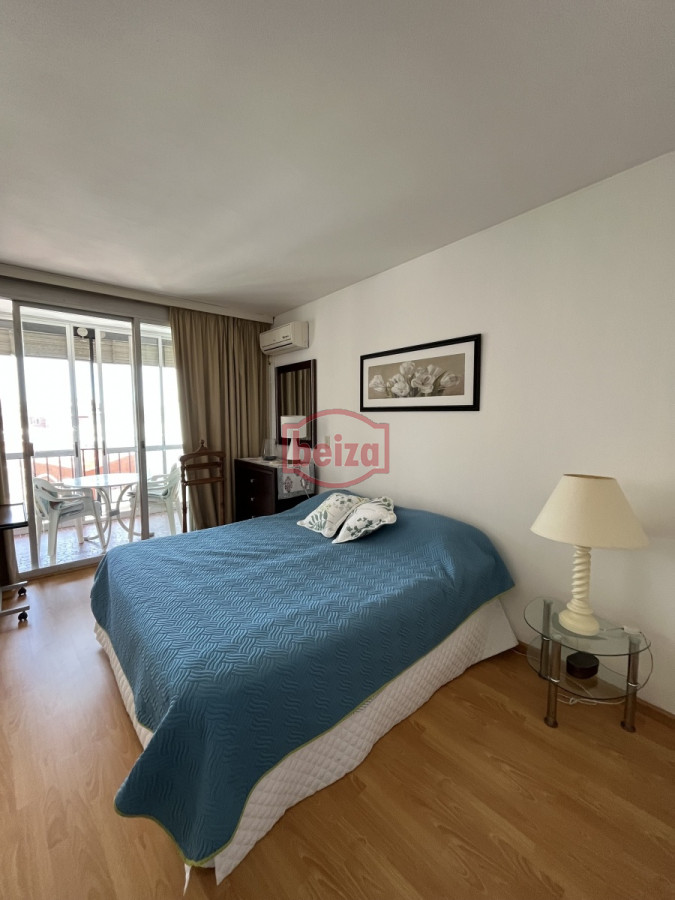 Apartamento ID.165955/A-pasos-del-Puerto-y-a-metros-de-la-plaza-Artigas - Apto de 1 dormitorio*