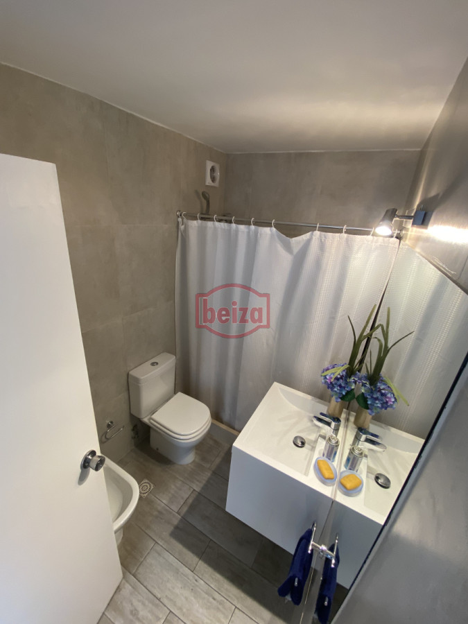 Apartamento ID.166679/Cómodo-y-agradable-apartamento,-muy-cerca-de-la-playa-Brava-al-final-de-la-Av.-Chiverta. - Apartamento en Península de 2 Dormitorios con vista al Mar