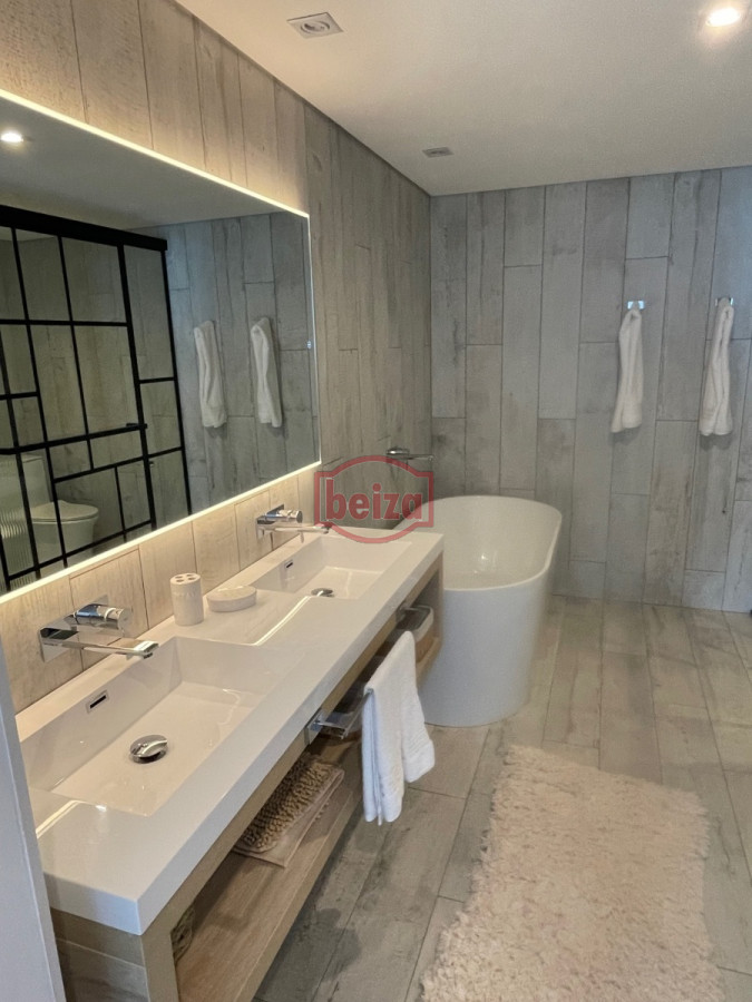 Apartamento ID.165043/venta-apartamento-3-dormitorios-con-imponente-terraza. - Apartamento en Punta del Este, Brava