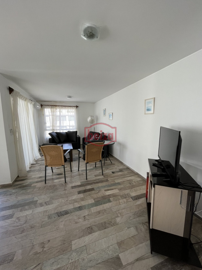 Apartamento ID.10563/Alquiler-anual-con-excelentes-amenities-y-garage-para-2-personas - Cerca del Puerto - Amplia terraza