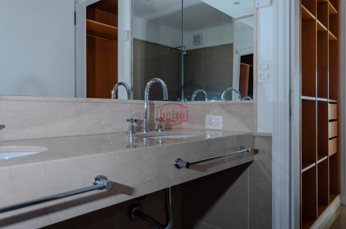 Apartamento ID.166729/Gran-Oportunidad-de-venta,-en-la-zona-del-Puerto-de-Punta-del-Este. - Venta de Penthouse 3 DORMITORIOS con vista al mar