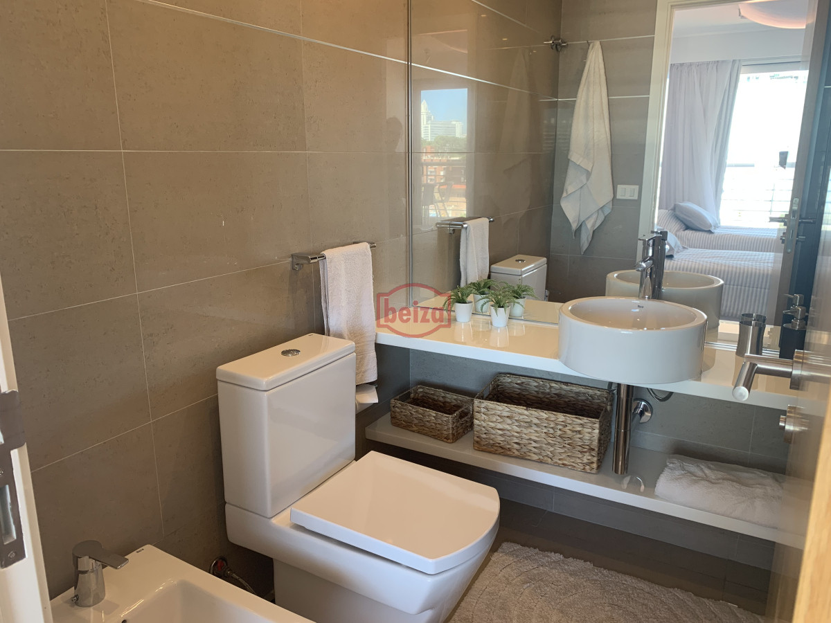 Apartamento ID.166885 - Venta apartamento 3 dormitorios mas servicio playa mansa