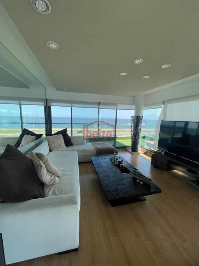 Apartamento ID.166566/Brava-,-edificio-bajo-,-frente-al-mar-.- - Espectacular Penthouse