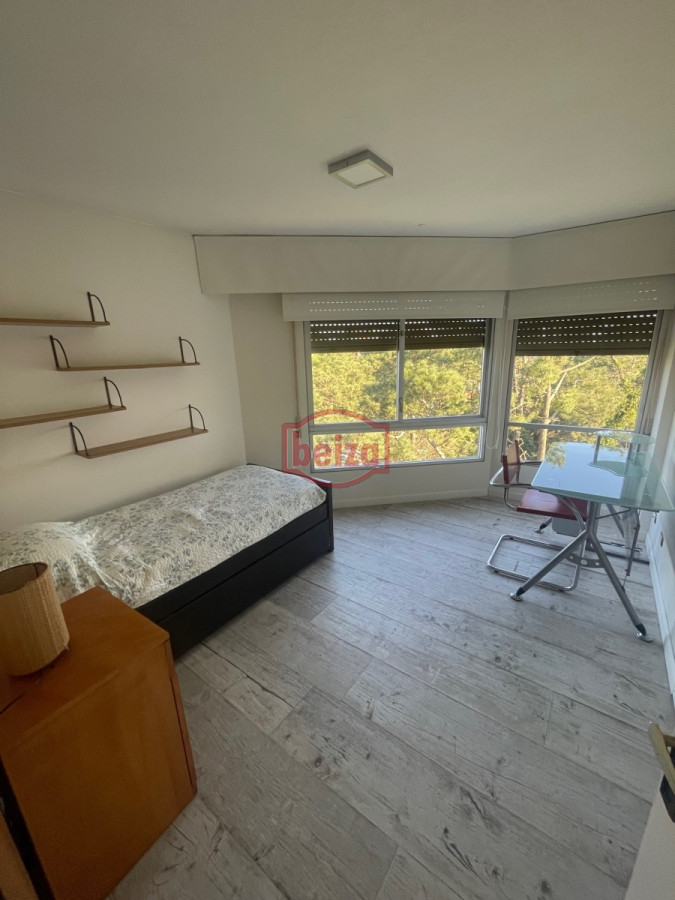 Apartamento ID.165432/Venta-de-apartamento-de-dos-dormitorios-en-Punta-del-Este - Venta apartamento 3 dormitorios más dependencia reciclado a nuevo