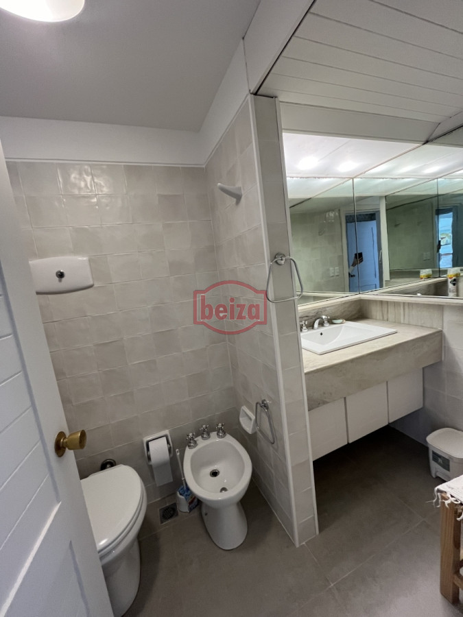 Apartamento ID.166043/Playa-Brava - Alquiler 3 dormitorios y dependencia