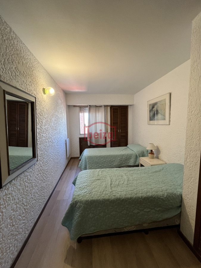 Apartamento ID.10400/Oportunidad-Cómodo-Apto-2-Dormitorios-En-Gorlero - Apartamento de 3 dormitorios en el Puerto