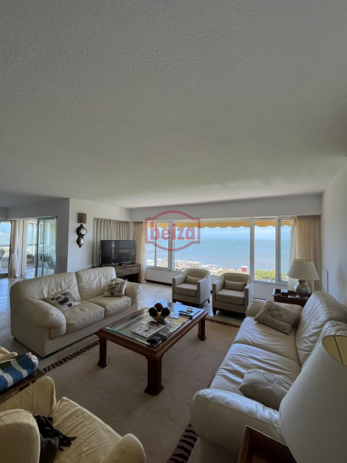 Apartamento ID.166073/En-alquiler-apartamento-de-3-dormitorios-con-amenities-y-vista-a-la-isla-y-los-dedos-garage-en-subsuelo-lavadero-mucama-piscina - Mansa frente al mar de 3 dormitorios y dependencia y parrillero