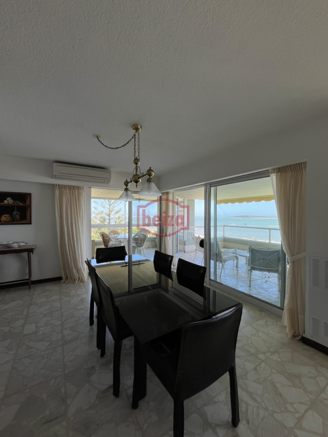 Apartamento ID.166073/En-alquiler-apartamento-de-3-dormitorios-con-amenities-y-vista-a-la-isla-y-los-dedos-garage-en-subsuelo-lavadero-mucama-piscina - Mansa frente al mar de 3 dormitorios y dependencia y parrillero
