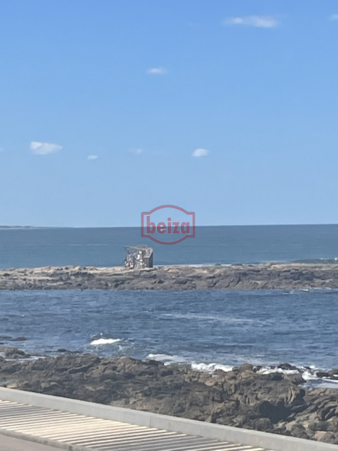 Apartamento ID.164667/dos-dormitorios-en-Roosevelt - un dormitorio frente al mar