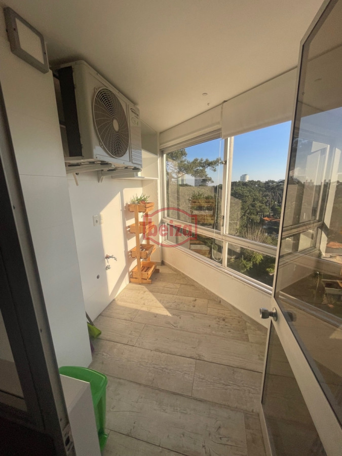 Apartamento ID.165432/Venta-de-apartamento-de-dos-dormitorios-en-Punta-del-Este - Venta apartamento 3 dormitorios más dependencia reciclado a nuevo