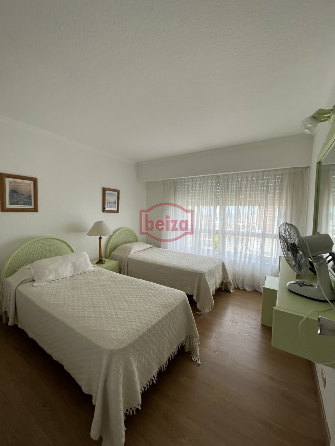 Apartamento ID.165989 - Primera línea de la Mansa. Gran apartamento. 3 Dormitorios y dependencia.