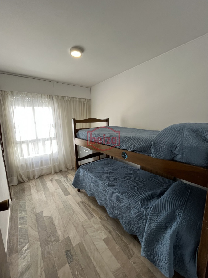 Apartamento ID.10563/Alquiler-anual-con-excelentes-amenities-y-garage-para-2-personas - Cerca del Puerto - Amplia terraza