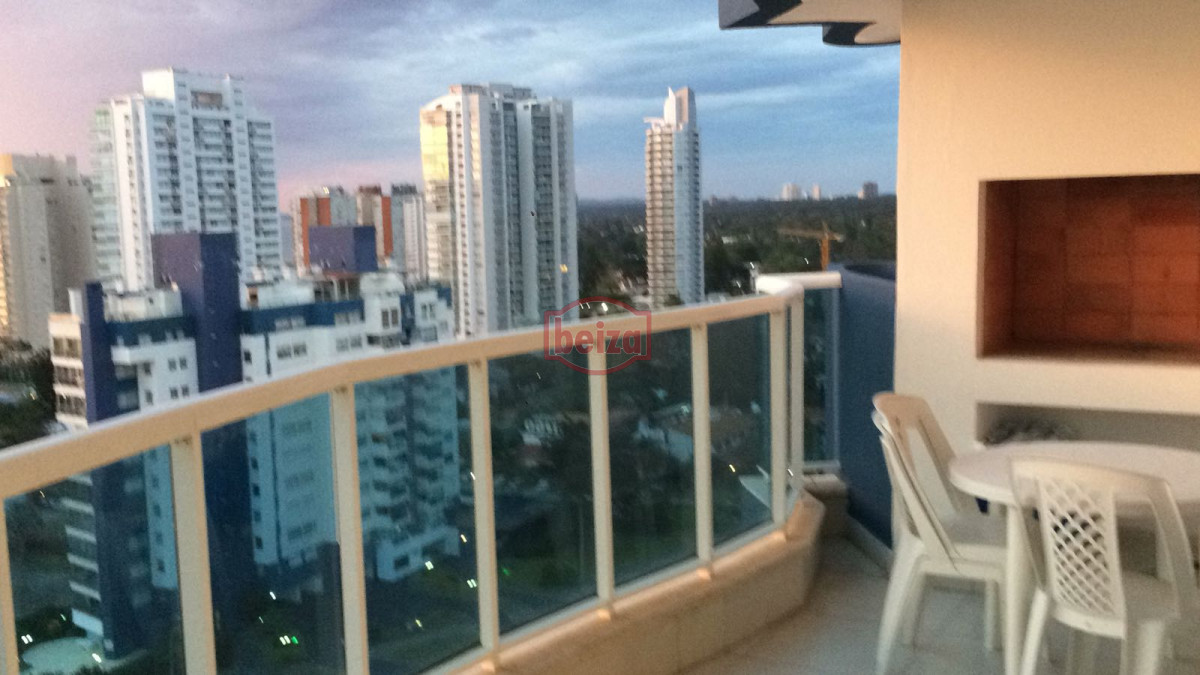 Apartamento ID.162909/VENTA-A-pasos-del-puerto--2-dormitorios-2-baños-con-garage - 2 Dormitorios y medio. Variedad de amenities.