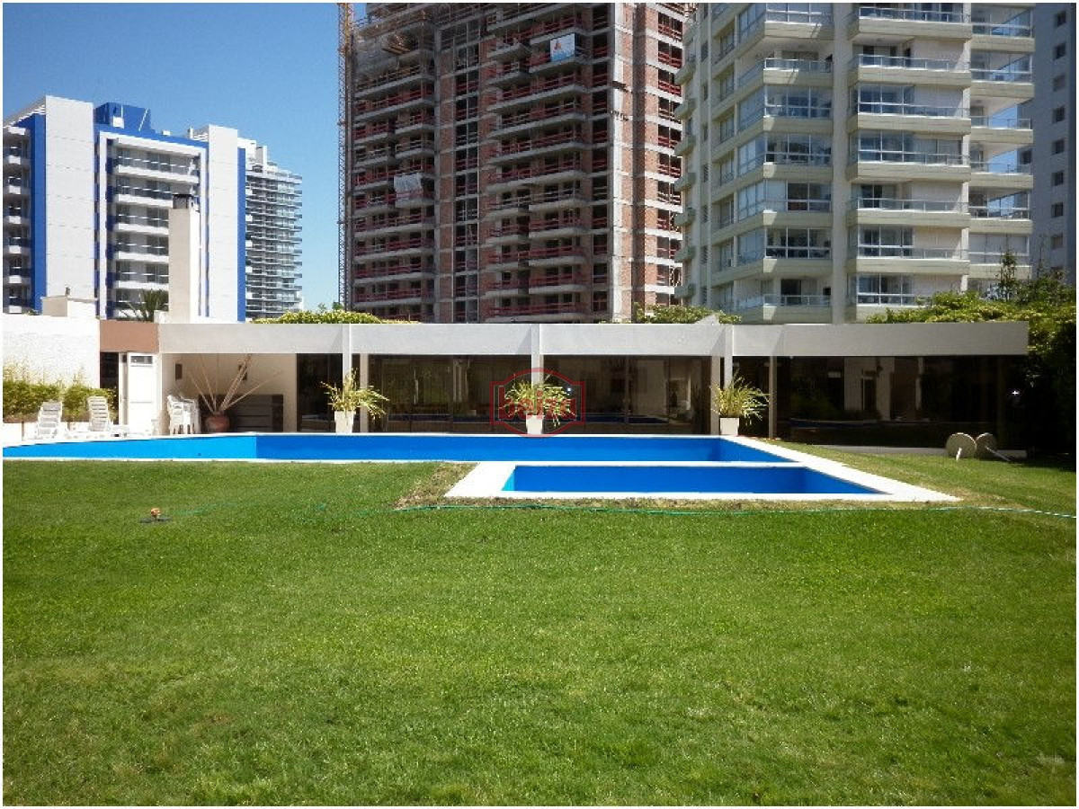 Apartamento ID.161212/Apartamento-en-Brava,-3-dormitorios-en-suite - Apartamento en Brava, 2 dormit venta y alquiler