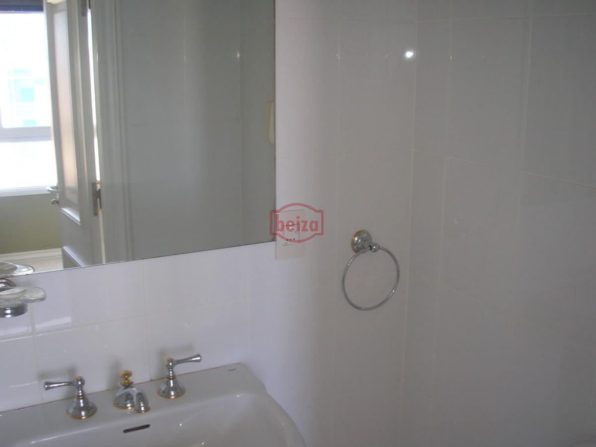 Apartamento ID.161951/Apartamento-en-venta- -  Mansa, 3 dormitorios frente al mar