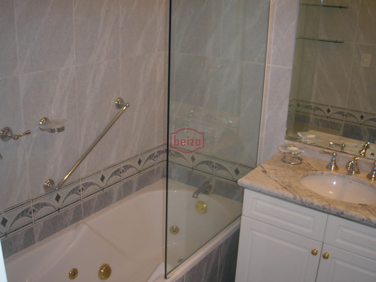 Apartamento ID.161951/Apartamento-en-venta- -  Mansa, 3 dormitorios frente al mar