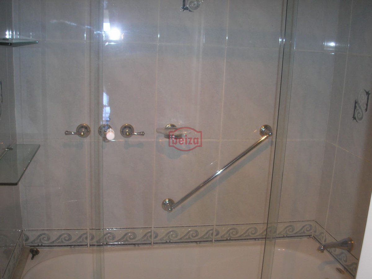 Apartamento ID.161951/Apartamento-en-venta- -  Mansa, 3 dormitorios frente al mar