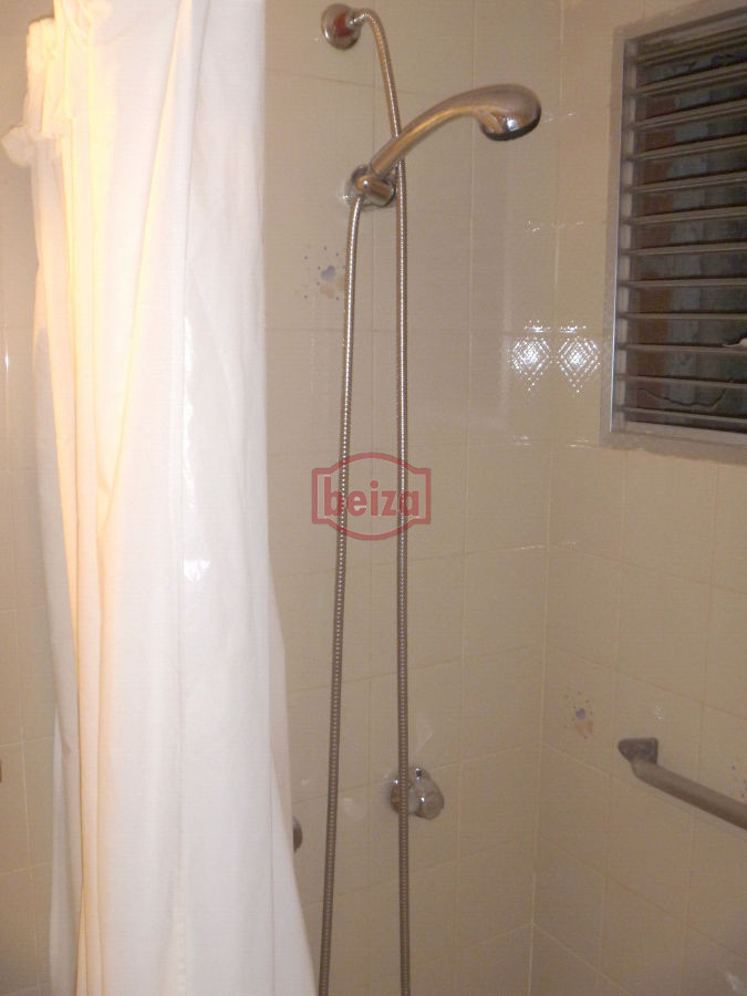 Apartamento ID.162622/EXCELENTE-ENTORNO-Punta-del-Este-cerca-del-shopping- - A pasos de la playa con vista a la bahía - Complejo completo en servicios