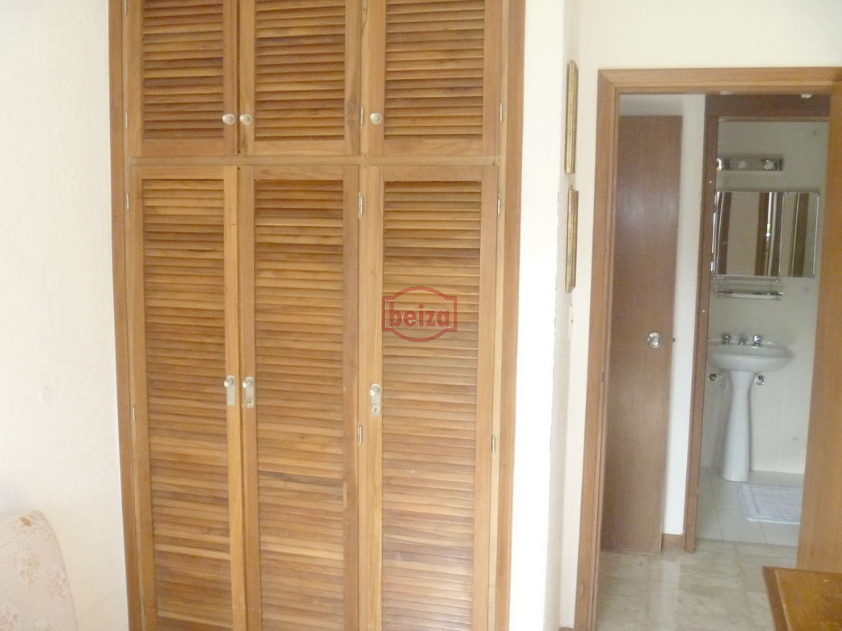 Apartamento ID.162622/EXCELENTE-ENTORNO-Punta-del-Este-cerca-del-shopping- - A pasos de la playa con vista a la bahía - Complejo completo en servicios