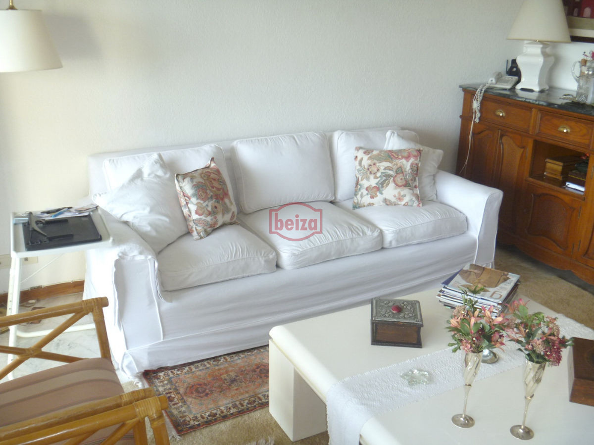 Apartamento ID.162622/EXCELENTE-ENTORNO-Punta-del-Este-cerca-del-shopping- - A pasos de la playa con vista a la bahía - Complejo completo en servicios