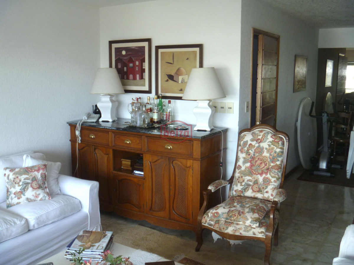 Apartamento ID.162622/EXCELENTE-ENTORNO-Punta-del-Este-cerca-del-shopping- - A pasos de la playa con vista a la bahía - Complejo completo en servicios