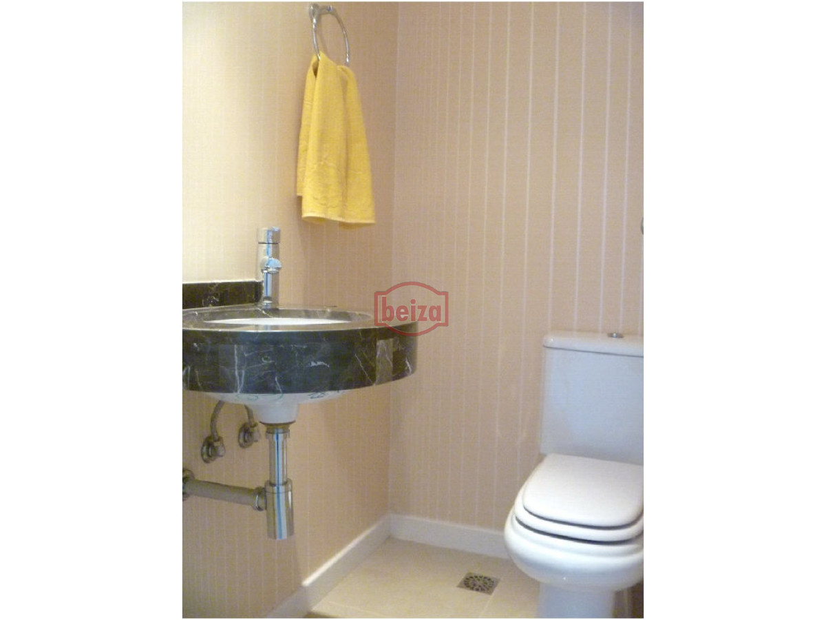Apartamento ID.162909/VENTA-A-pasos-del-puerto--2-dormitorios-2-baños-con-garage - 2 Dormitorios y medio. Variedad de amenities.