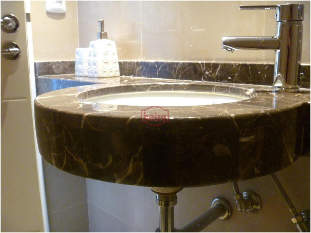 Apartamento ID.162909/VENTA-A-pasos-del-puerto--2-dormitorios-2-baños-con-garage - 2 Dormitorios y medio. Variedad de amenities.