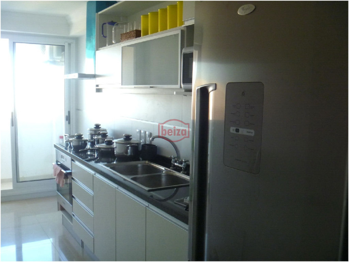 Apartamento ID.162909/VENTA-A-pasos-del-puerto--2-dormitorios-2-baños-con-garage - 2 Dormitorios y medio. Variedad de amenities.
