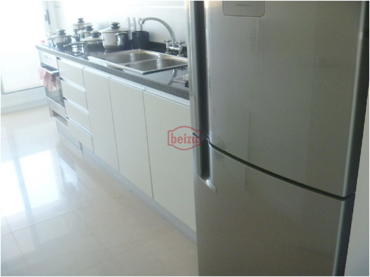Apartamento ID.162909/VENTA-A-pasos-del-puerto--2-dormitorios-2-baños-con-garage - 2 Dormitorios y medio. Variedad de amenities.