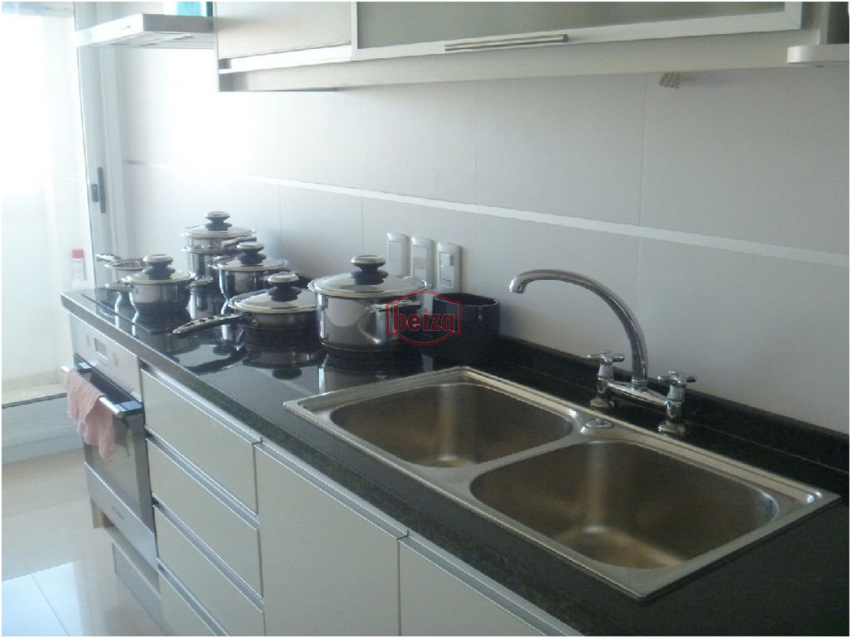 Apartamento ID.162909/VENTA-A-pasos-del-puerto--2-dormitorios-2-baños-con-garage - 2 Dormitorios y medio. Variedad de amenities.