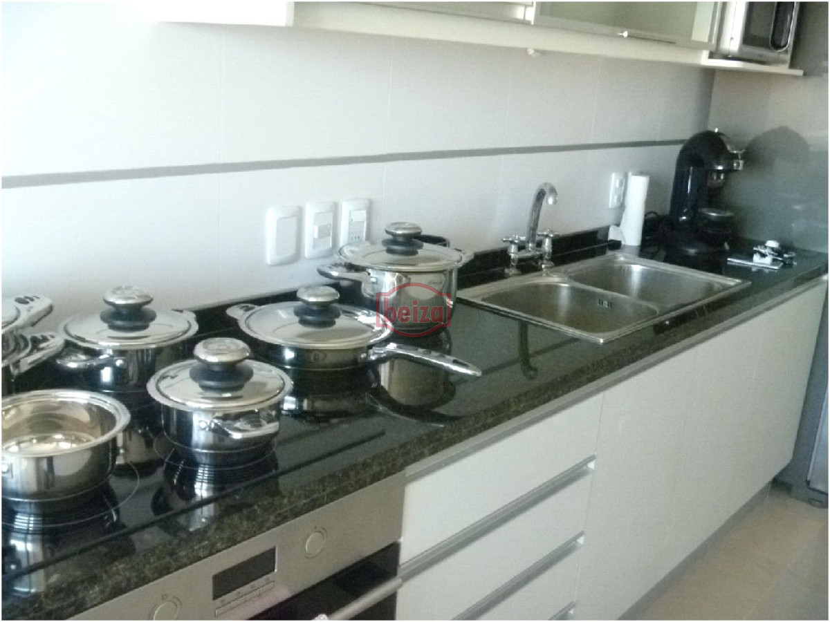 Apartamento ID.162909/VENTA-A-pasos-del-puerto--2-dormitorios-2-baños-con-garage - 2 Dormitorios y medio. Variedad de amenities.