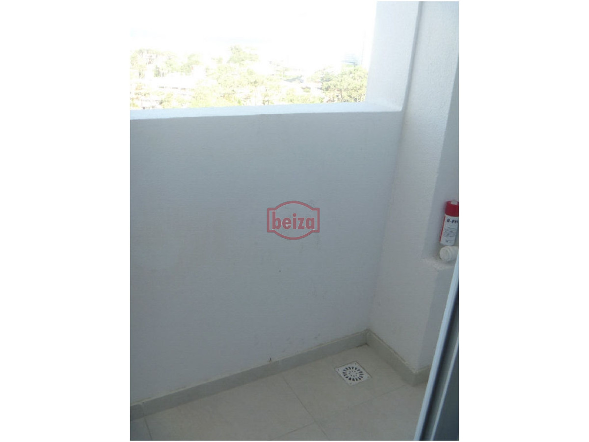 Apartamento ID.162909/VENTA-A-pasos-del-puerto--2-dormitorios-2-baños-con-garage - 2 Dormitorios y medio. Variedad de amenities.