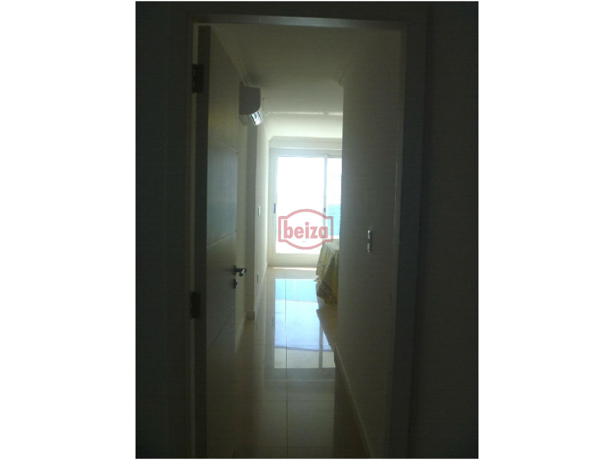 Apartamento ID.162909/VENTA-A-pasos-del-puerto--2-dormitorios-2-baños-con-garage - 2 Dormitorios y medio. Variedad de amenities.